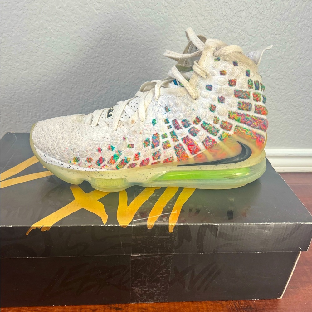 LeBron XVII Men’s Basketball Shoes 10.5 - gently used